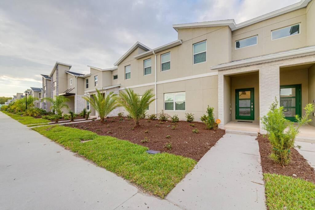 Newly Listed Townhouse Storey Lake, Free Waterpark キシミー エクステリア 写真