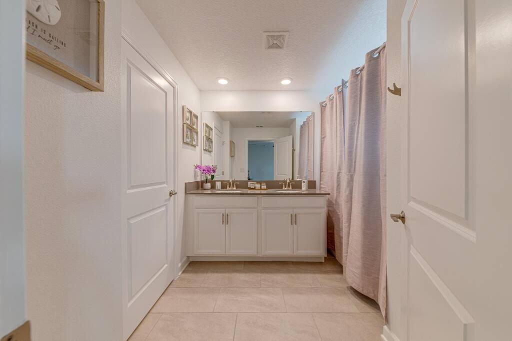 Newly Listed Townhouse Storey Lake, Free Waterpark キシミー エクステリア 写真