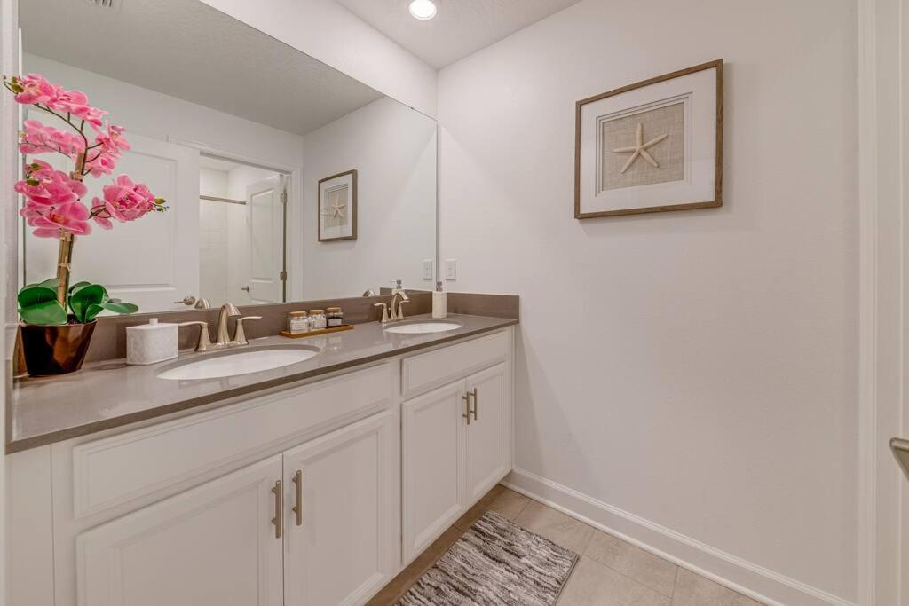 Newly Listed Townhouse Storey Lake, Free Waterpark キシミー エクステリア 写真