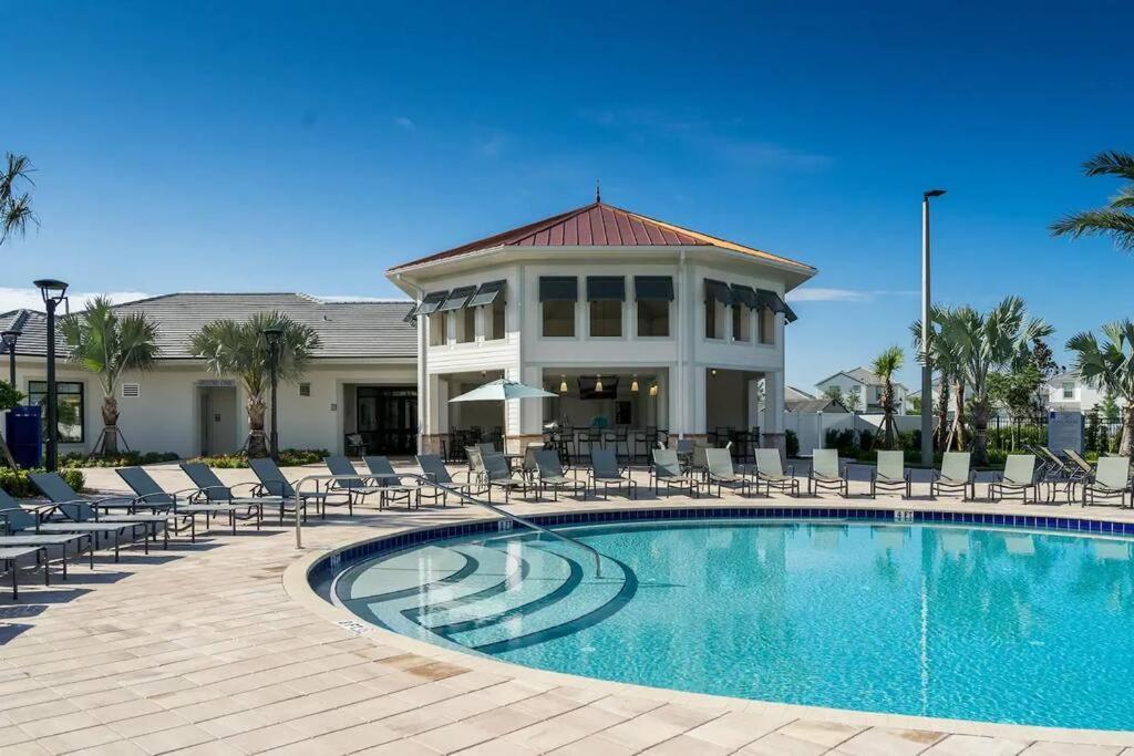 Newly Listed Townhouse Storey Lake, Free Waterpark キシミー エクステリア 写真