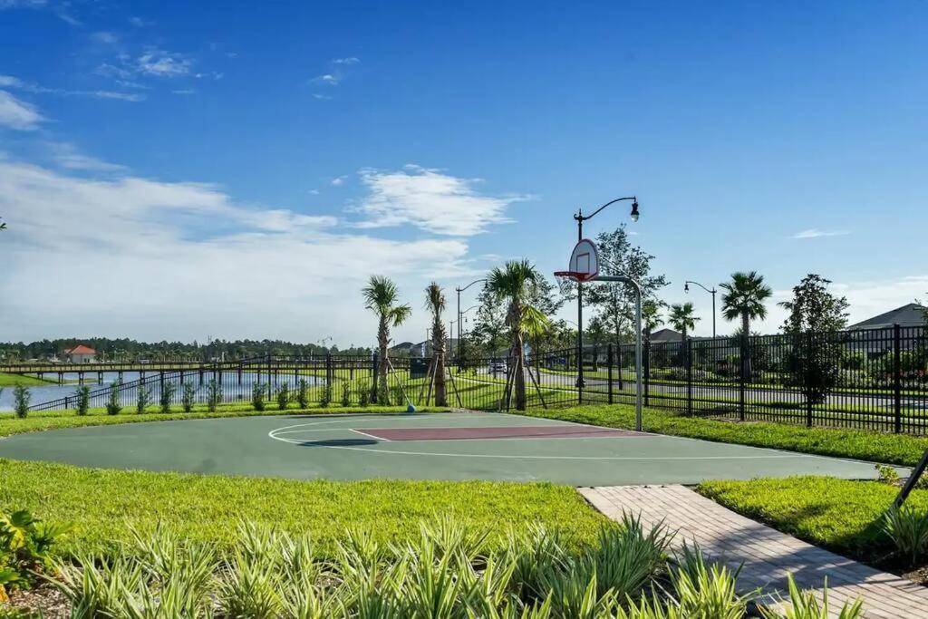 Newly Listed Townhouse Storey Lake, Free Waterpark キシミー エクステリア 写真