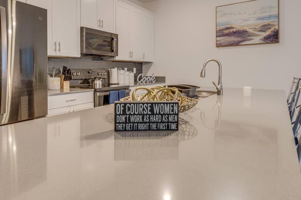 Newly Listed Townhouse Storey Lake, Free Waterpark キシミー エクステリア 写真