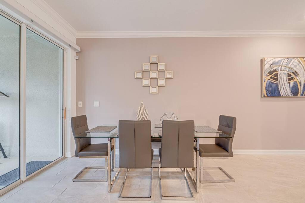 Newly Listed Townhouse Storey Lake, Free Waterpark キシミー エクステリア 写真