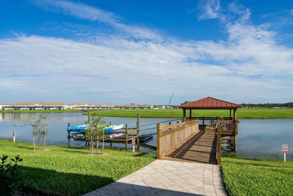 Newly Listed Townhouse Storey Lake, Free Waterpark キシミー エクステリア 写真