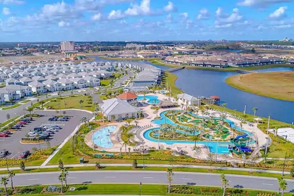Newly Listed Townhouse Storey Lake, Free Waterpark キシミー エクステリア 写真