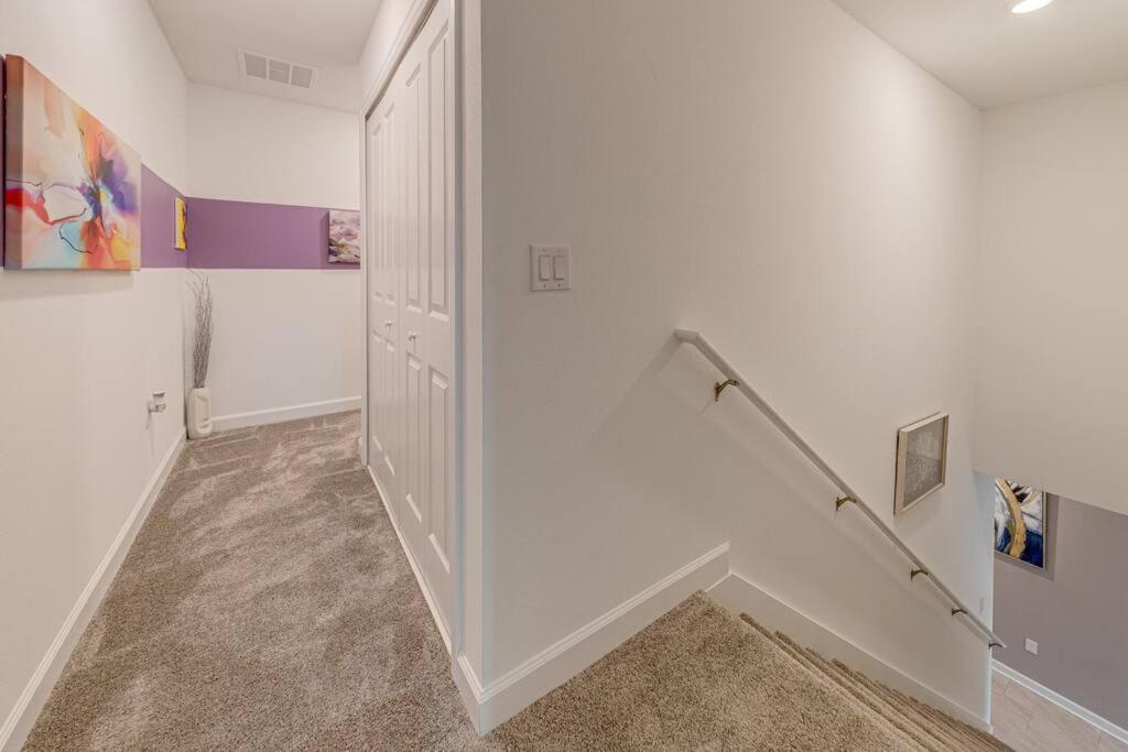 Newly Listed Townhouse Storey Lake, Free Waterpark キシミー エクステリア 写真