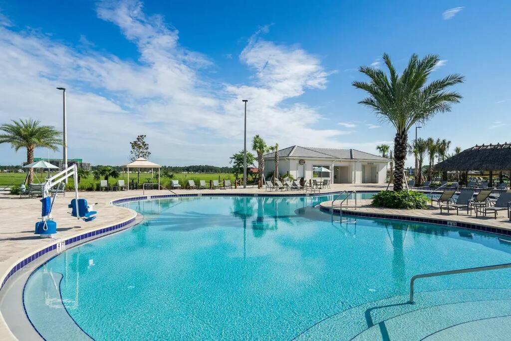 Newly Listed Townhouse Storey Lake, Free Waterpark キシミー エクステリア 写真