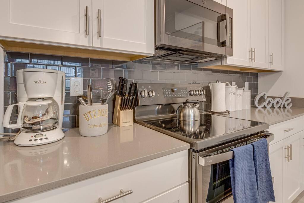 Newly Listed Townhouse Storey Lake, Free Waterpark キシミー エクステリア 写真