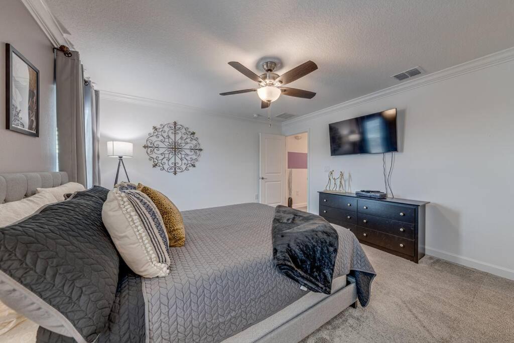 Newly Listed Townhouse Storey Lake, Free Waterpark キシミー エクステリア 写真