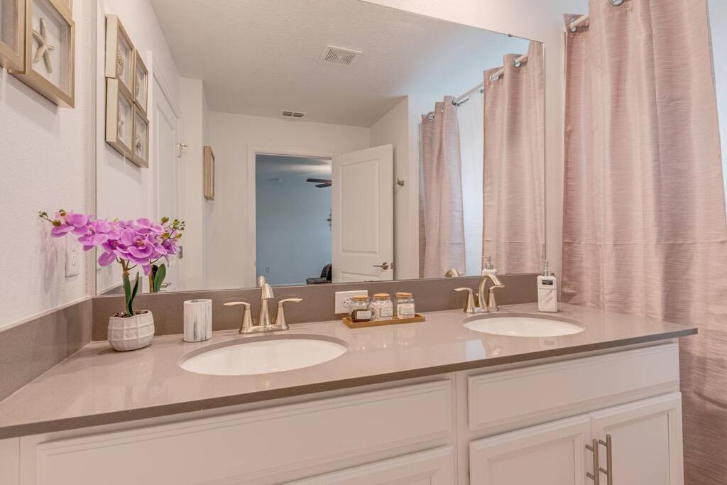 Newly Listed Townhouse Storey Lake, Free Waterpark キシミー エクステリア 写真